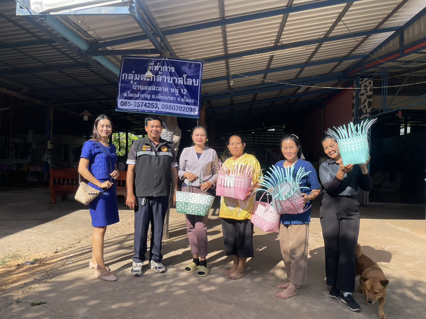 พช.เลิงนกทาติดตามกลุ่มสตรีที่ขอรับการสนับสนุนเงินกองทุนพัฒนาบาบาทสตรี ประเภท เงินทุนหมุนเวียน (เงินกู้)