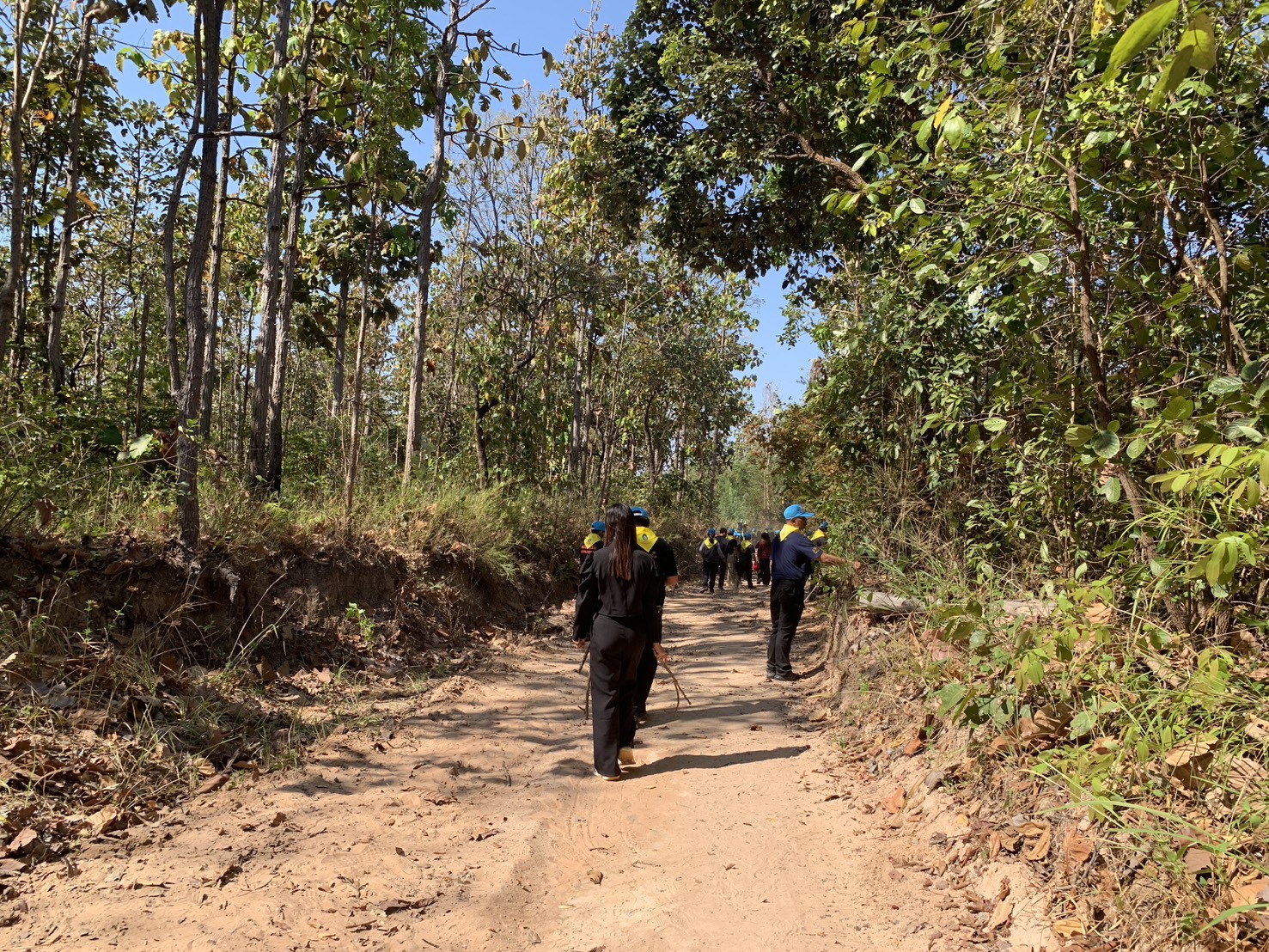 ลงพื้นที่ร่วมกิจกรรมจิตอาสาเพื่อทำแนวกันไฟพื้นที่บ้านหินโหง่น