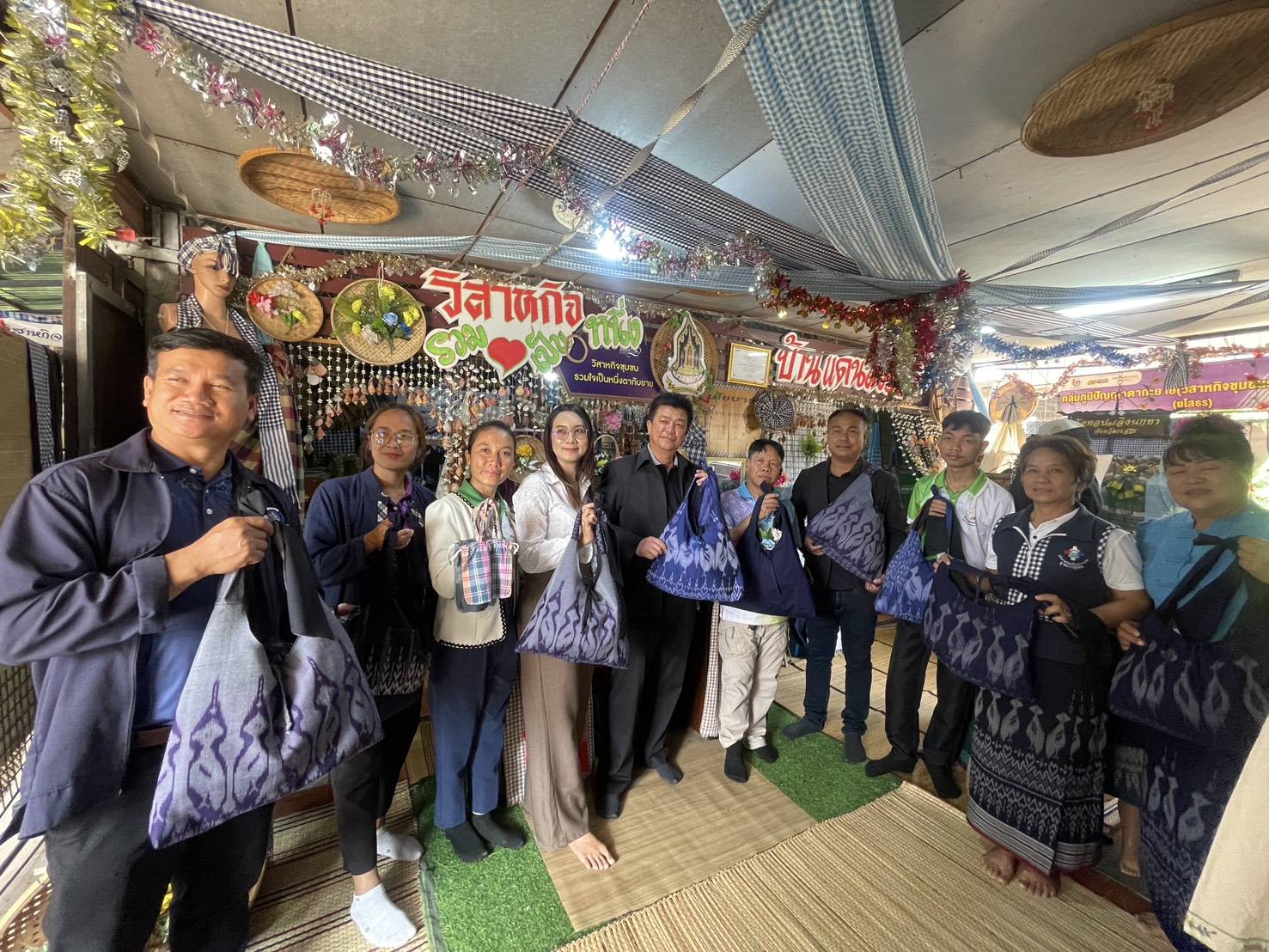  ลงพื้นที่ติดตาม สนับสนุนการดำเนินงานกลุ่มเป้าหมายโครงการส่งเสริมกระบวนการเครือข่างองค์ความรู้ (Knowledge - Based OTOP : KBO) กิจกรรมที่ 2 พัฒนาผลิตภัณฑ์ OTOP โดยเครือข่ายองค์ความรู้ (Knowledge - Based OTOP : KBO) จังหวัด