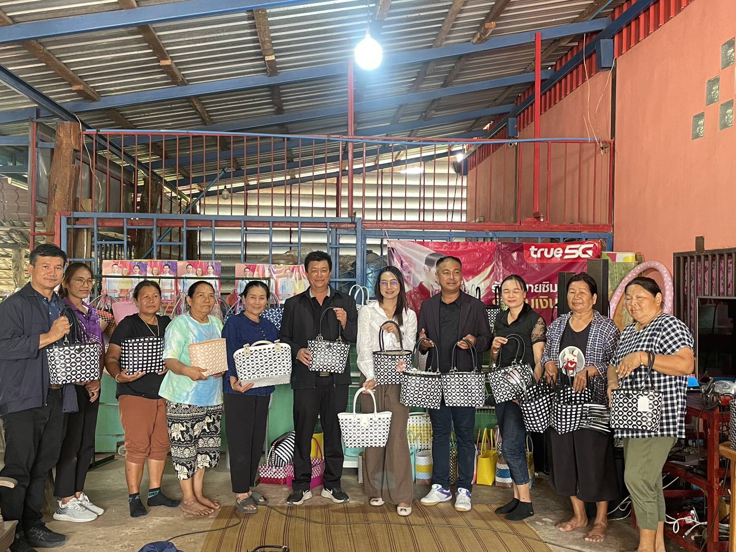 ร่วมติดตามการดำเนินงานตามโครงการส่งเสริมกระบวนการเครือข่ายองค์ความรู้ (Knowledge - Based OTOP : KBO)