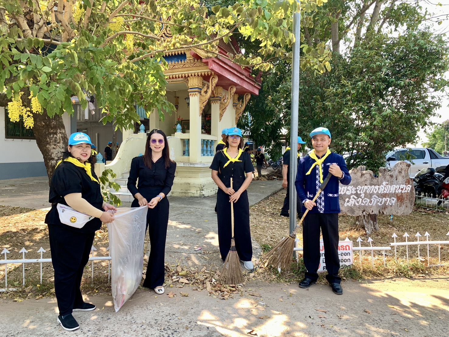 พช.เลิงนกทา ร่วมกิจกรรมจิตอาสาพัฒนา เนื่องในวันพระบาทสมเด็จพระพุทธยอดฟ้าจุฬาโลกมหาราช และวันที่ระลึกมหาจักรีบรมราชวงศ์ (วันจักรี)