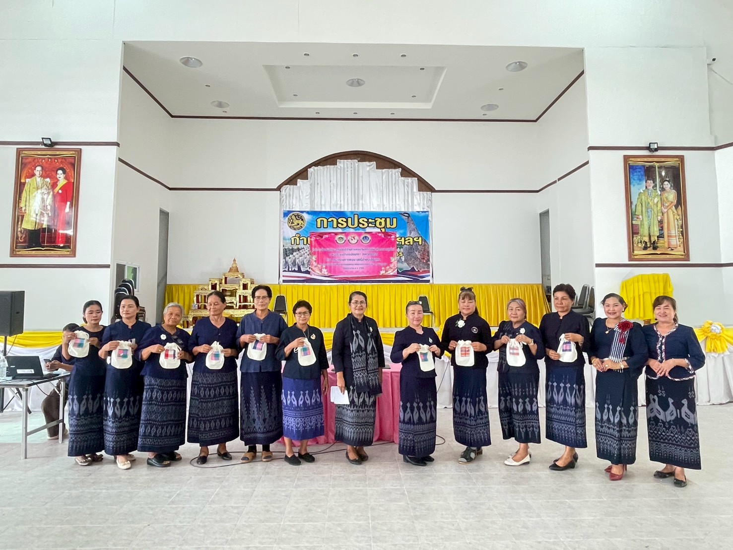 พช.เลิงนกทา จัดกิจกรรมโครงการส่งเสริมทักษะสตรีเรียนรู้ด้านการพัฒนาผลิตภัณฑ์สู่ตลาดยุกต์ใหม่