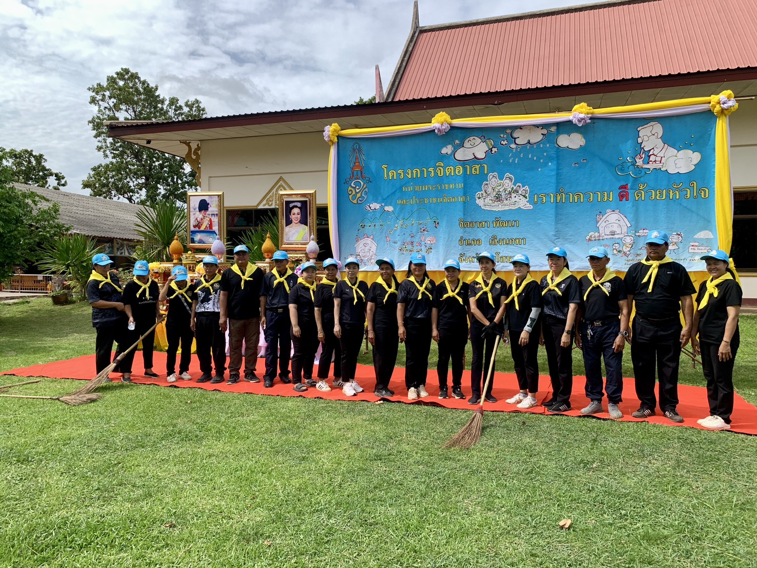 พช.เลิงนกทา ร่วมกิจกรรมจิตอาสาพัฒนาปรับปรุงภูมิทัศน์วัดเขมไชยาราม บ้านเจริญผล หมู่ที่ 13 ตำบลสามแยก อำเภอเลิงนกทา จังหวัดยโสธร