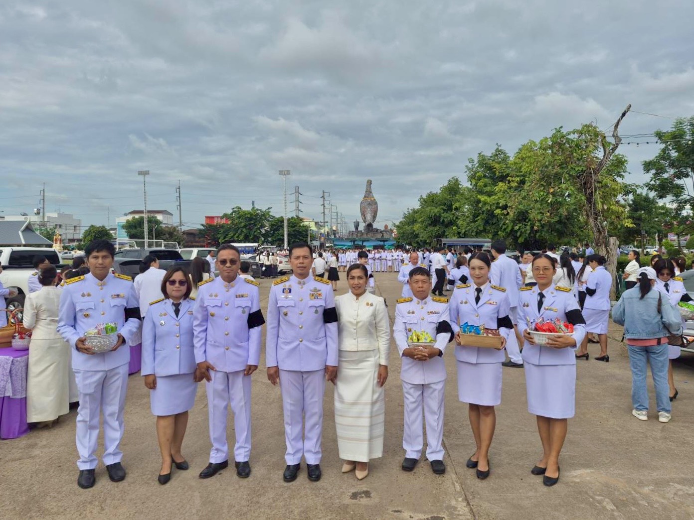 สำนักงานพัฒนาชุมชนอำเภอเลิงนกทา ร่วมกิจกรรมพิธีเจริญพระพุทธมนต์และทำบุญตักบาตรถวายพระราชกุศล เนื่องในวันคล้ายวันพระราชสมภพ สมเด็จพระนางเจ้าสิริกิติ์ พระบรมราชินีนาถ พระบรมราชชนนีพันปีหลวง